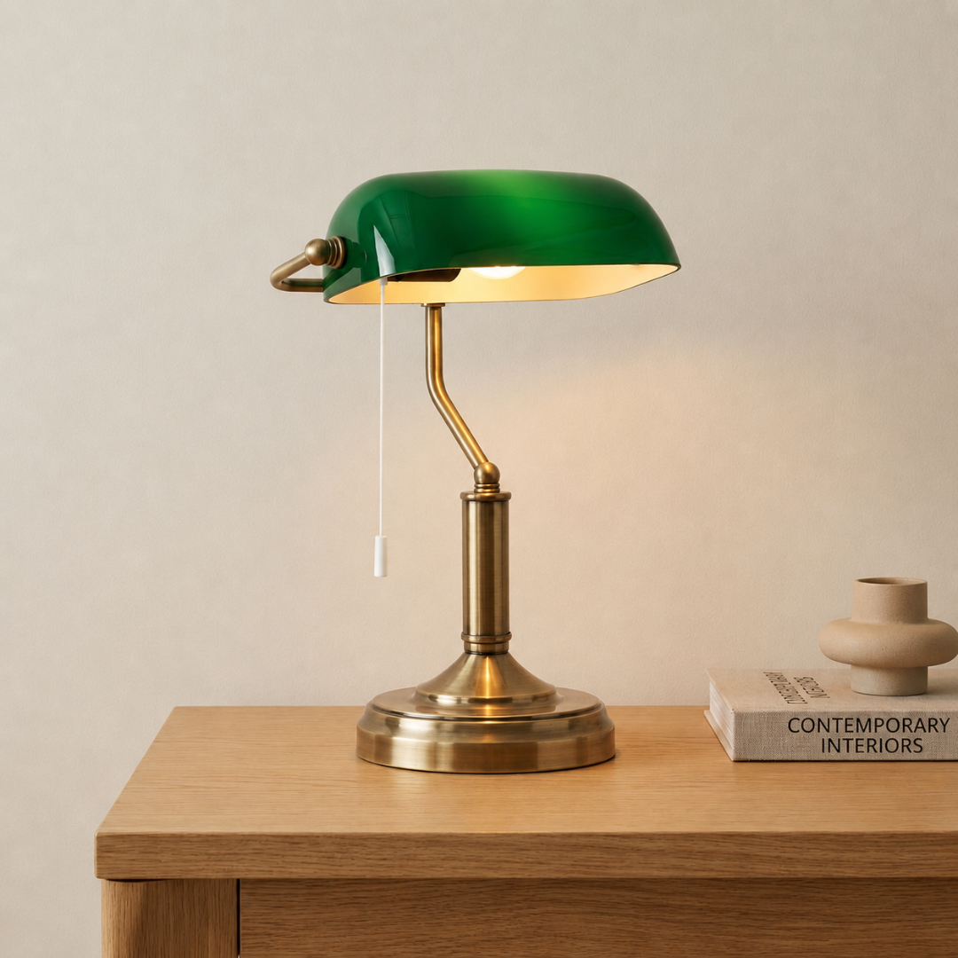 ## Bankers-Tischlampe mit gewölbtem Schirm
