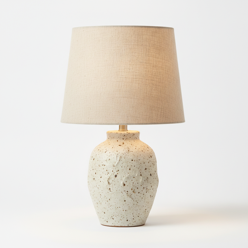 ## Halden Tischlampe aus gesprenkelter Keramik